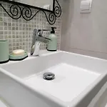Σπίτι διακοπών Detached Renovated With A Garden 3 Min Walk From The *