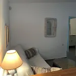 Σπίτι διακοπών Detached Renovated With A Garden 3 Min Walk From The Βραχάτι