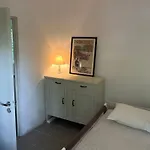 Detached Renovated With A Garden 3 Min Walk From The Βραχάτι