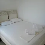 Detached Renovated With A Garden 3 Min Walk From The Βραχάτι