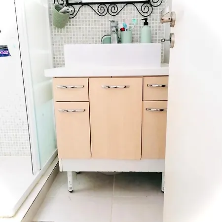 Detached Renovated With A Garden 3 Min Walk From The Σπίτι διακοπών *