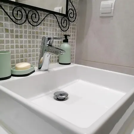 Σπίτι διακοπών Detached Renovated With A Garden 3 Min Walk From The *