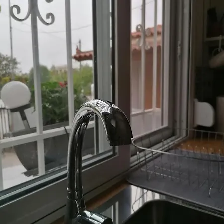 Detached Renovated With A Garden 3 Min Walk From The