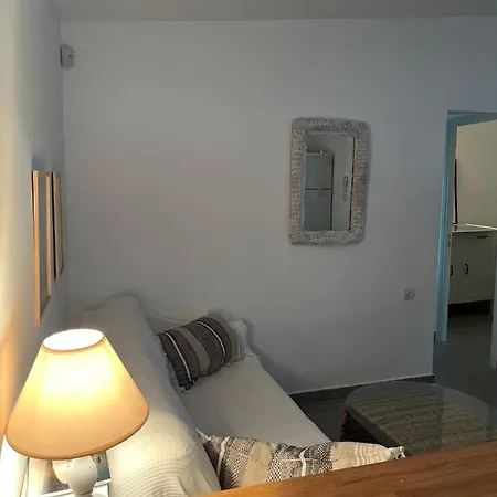 펜션 Detached Renovated With A Garden 3 Min Walk From The 벌하티