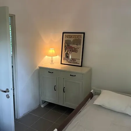 Detached Renovated With A Garden 3 Min Walk From The Βραχάτι