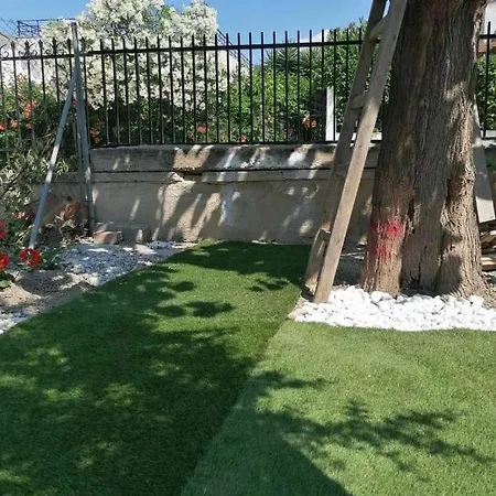 Detached Renovated With A Garden 3 Min Walk From The * Βραχάτι