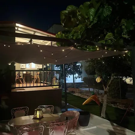 펜션 Detached Renovated With A Garden 3 Min Walk From The 벌하티